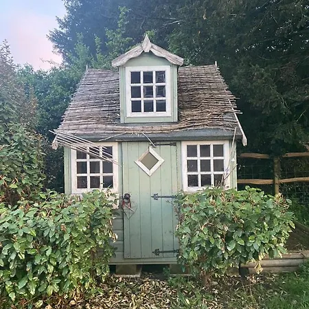 Church Farmhouse, Surrey, Sleeps 10, Large Garden Crowhurst  Exterior photo