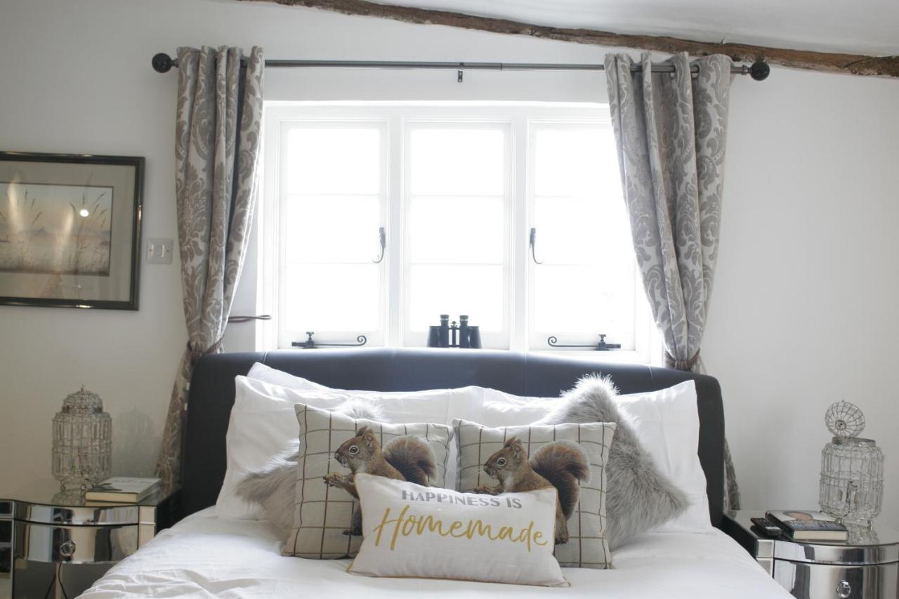 Дом отдыха Church Farmhouse, Surrey, Sleeps 10, Large Garden *