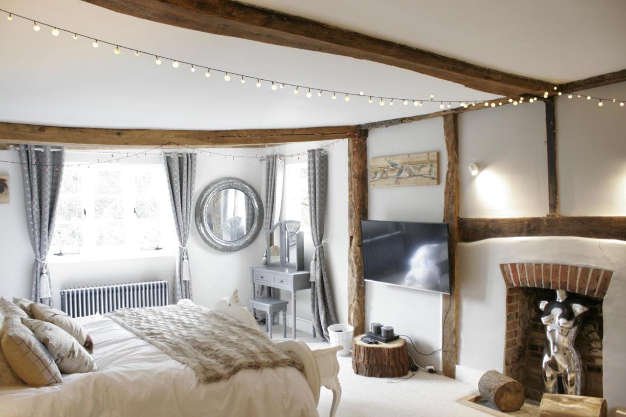 Дом отдыха Church Farmhouse, Surrey, Sleeps 10, Large Garden