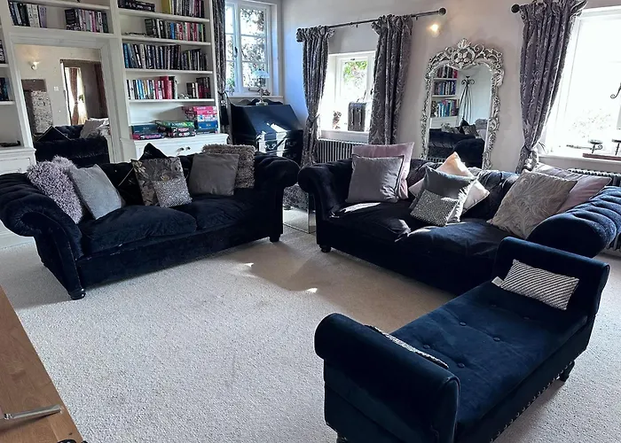 Church Farmhouse, Surrey, Sleeps 10, Large Garden