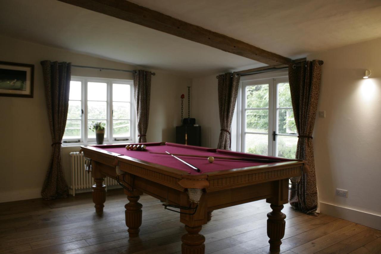 Church Farmhouse, Surrey, Sleeps 10, Large Garden Holiday home Crowhurst (Surrey)