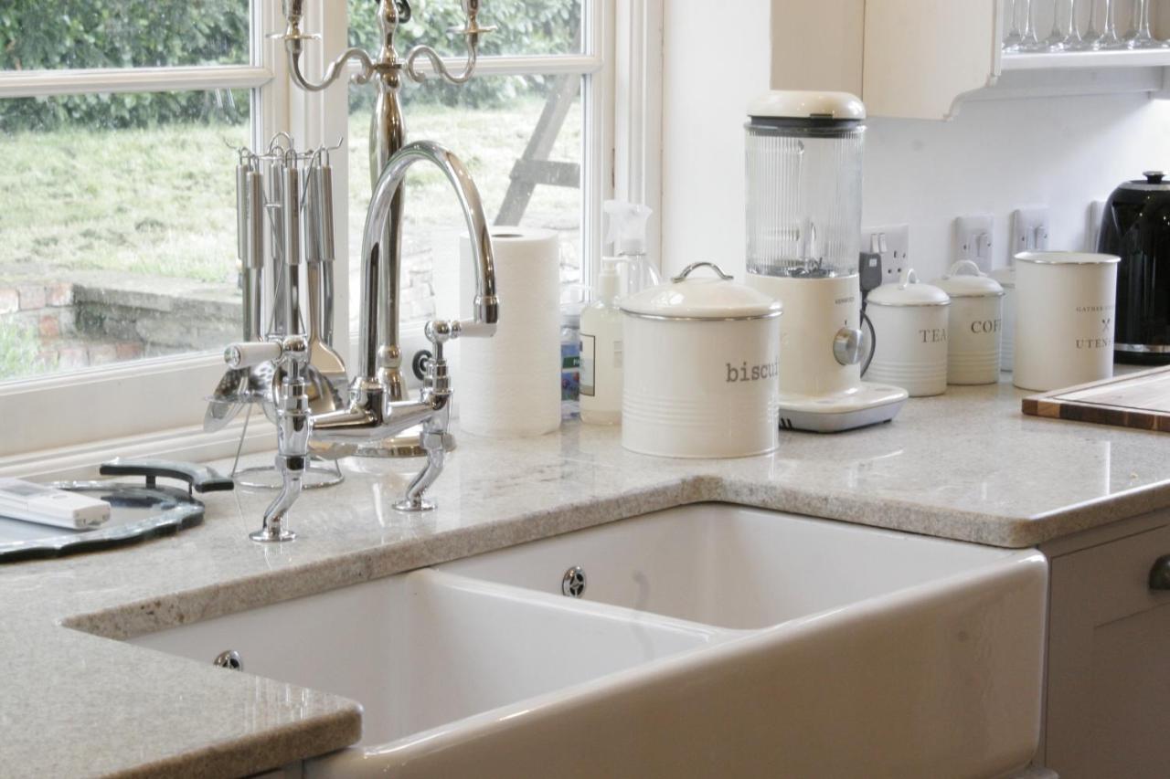 Holiday home Church Farmhouse, Surrey, Sleeps 10, Large Garden