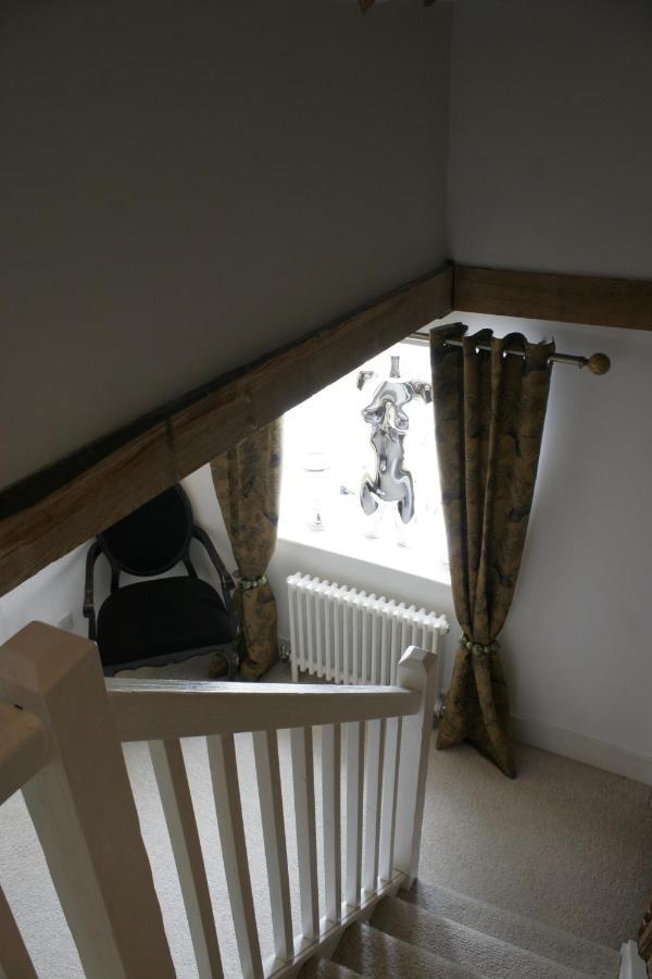 Church Farmhouse, Surrey, Sleeps 10, Large Garden *
