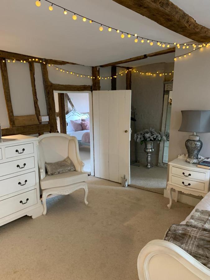 Holiday home Church Farmhouse, Surrey, Sleeps 10, Large Garden