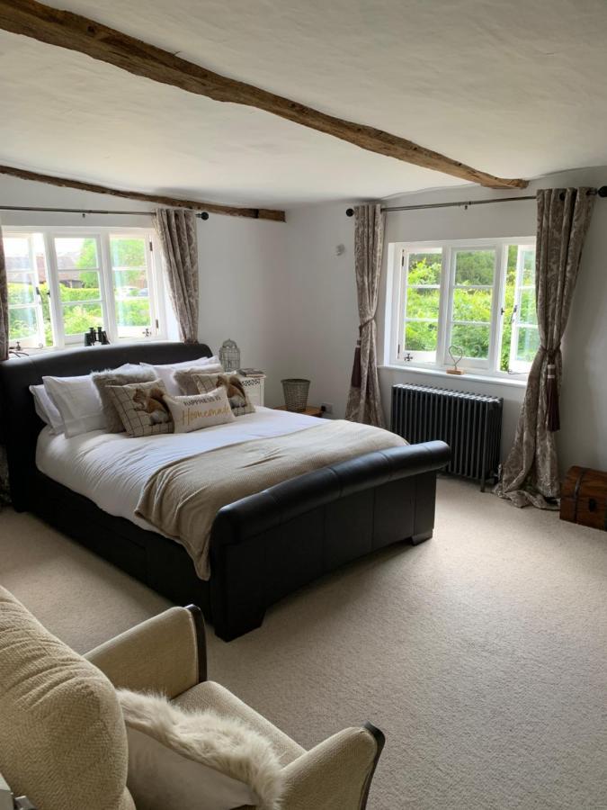 Church Farmhouse, Surrey, Sleeps 10, Large Garden Crowhurst (Surrey)