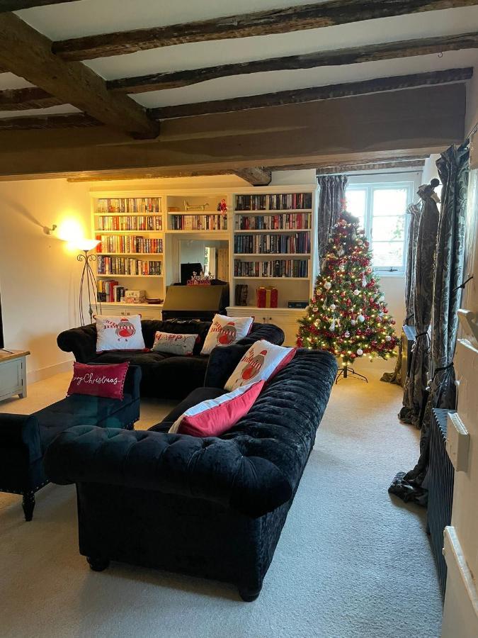 Church Farmhouse, Surrey, Sleeps 10, Large Garden Crowhurst (Surrey)