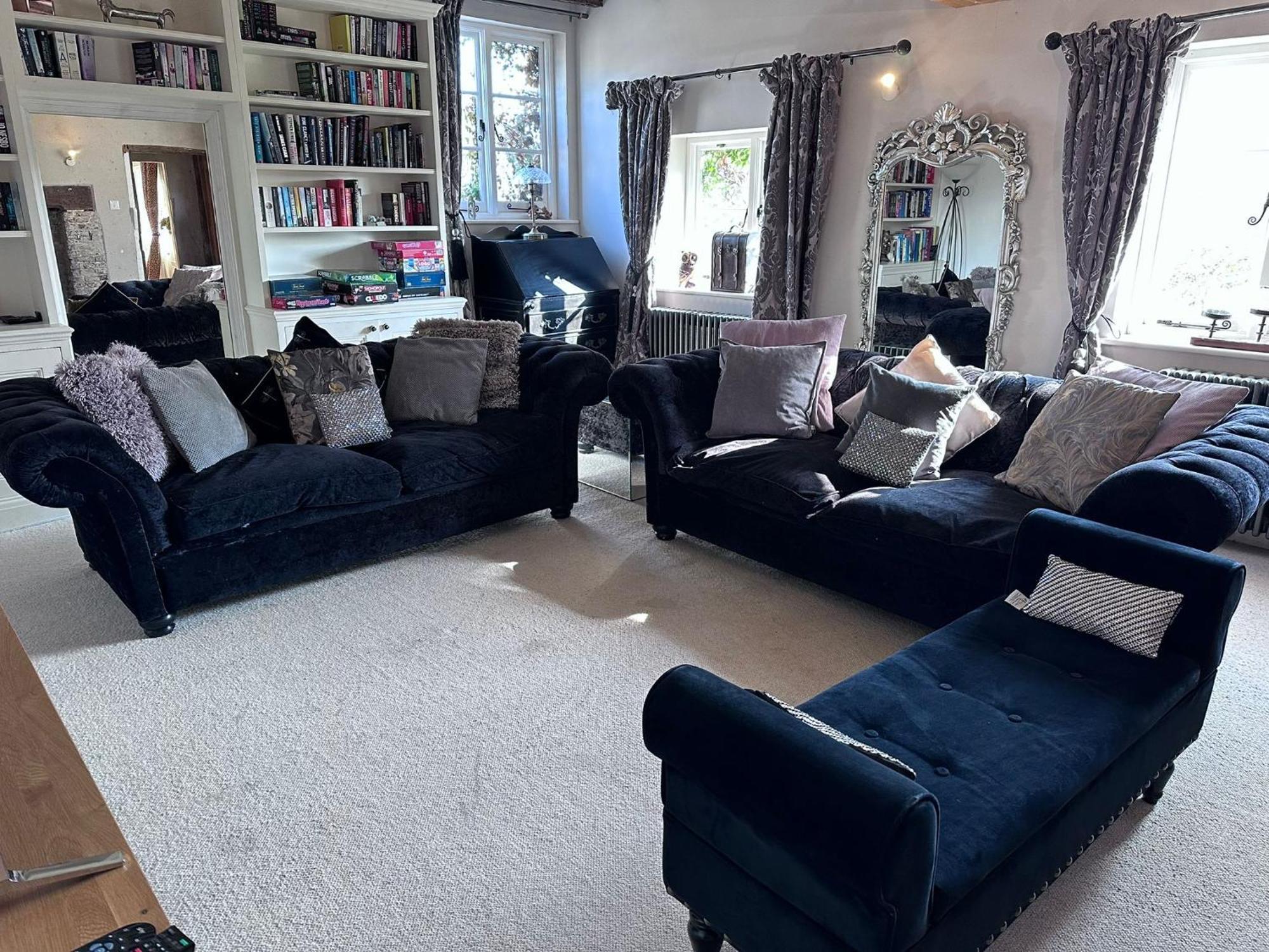 Church Farmhouse, Surrey, Sleeps 10, Large Garden Holiday home
