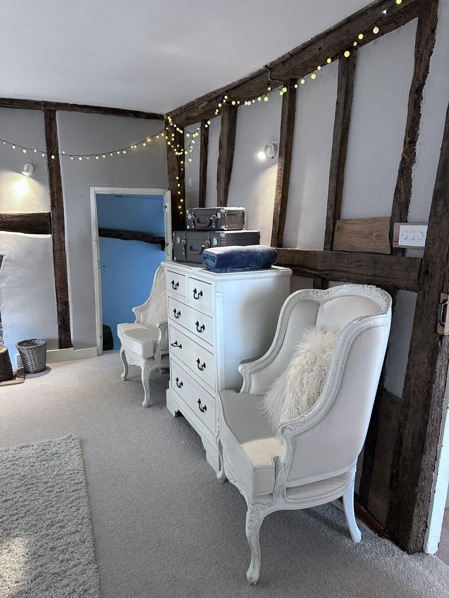 Holiday home Church Farmhouse, Surrey, Sleeps 10, Large Garden *
